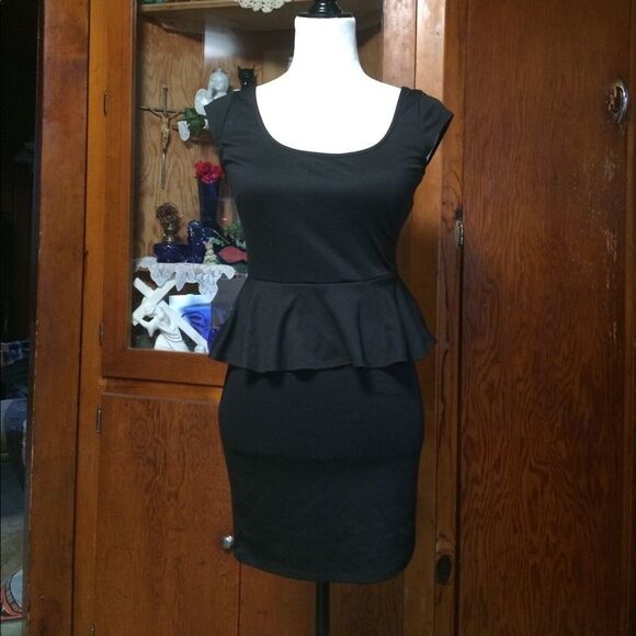 Speechless black dress   - Picture 2 of 6